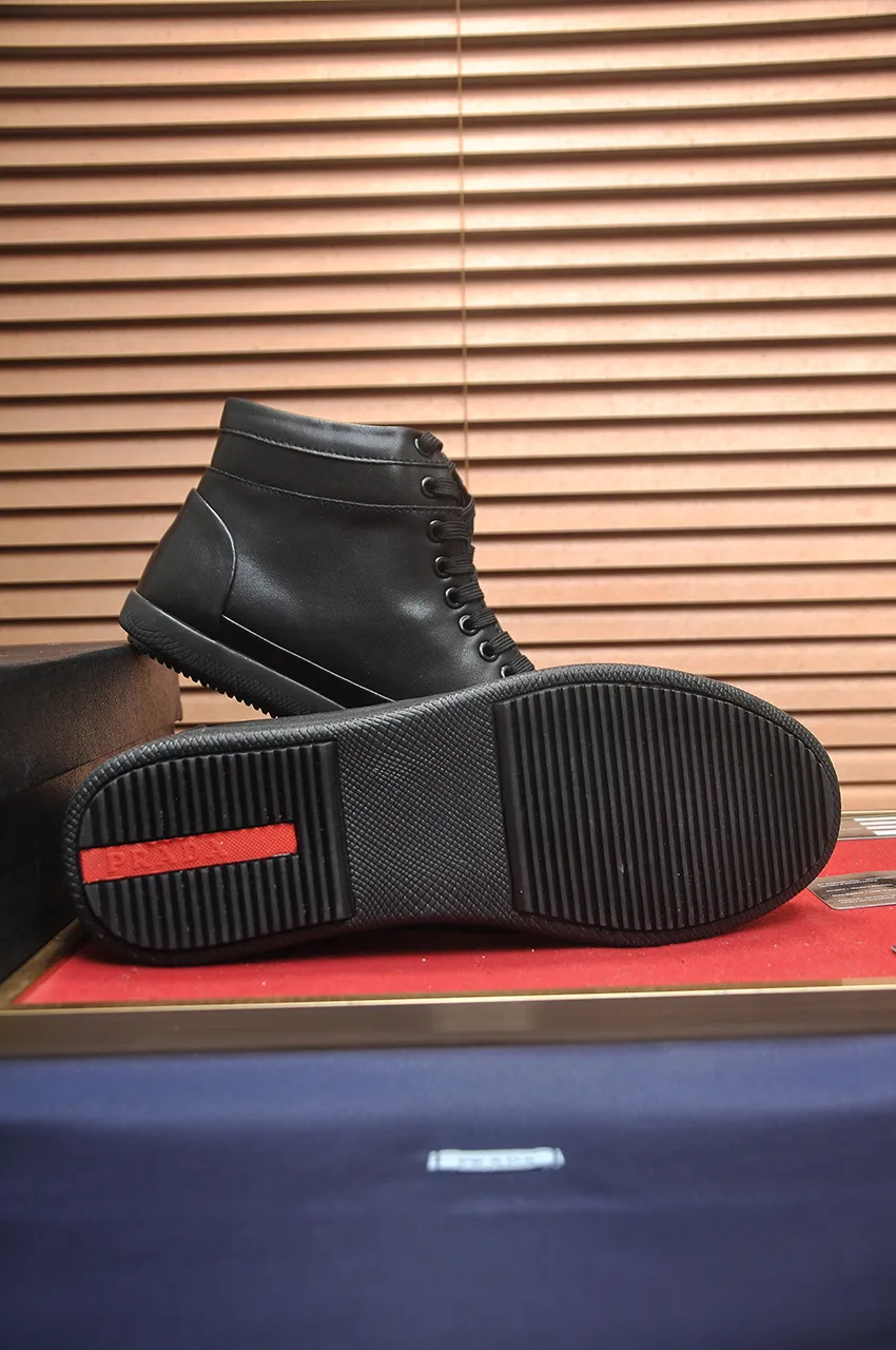 Men's shoes💰480💶【Prada】Trendy brand💞Mainly promote popular models, avant-garde and versatile fashionable men's shoes private version molding, 1:1 replica with glue splicing... Stylish and simple, original imported cowhide foot pads; the atmosphere and personality are more fashionable, eye-catching and pursuing class. It will subvert the old idea and be a must-have for fashionistas who want to spend time with you! Must keep it! High and comfortable but low, high-end quality workmanship. Code number: 38-45 (45 customized)